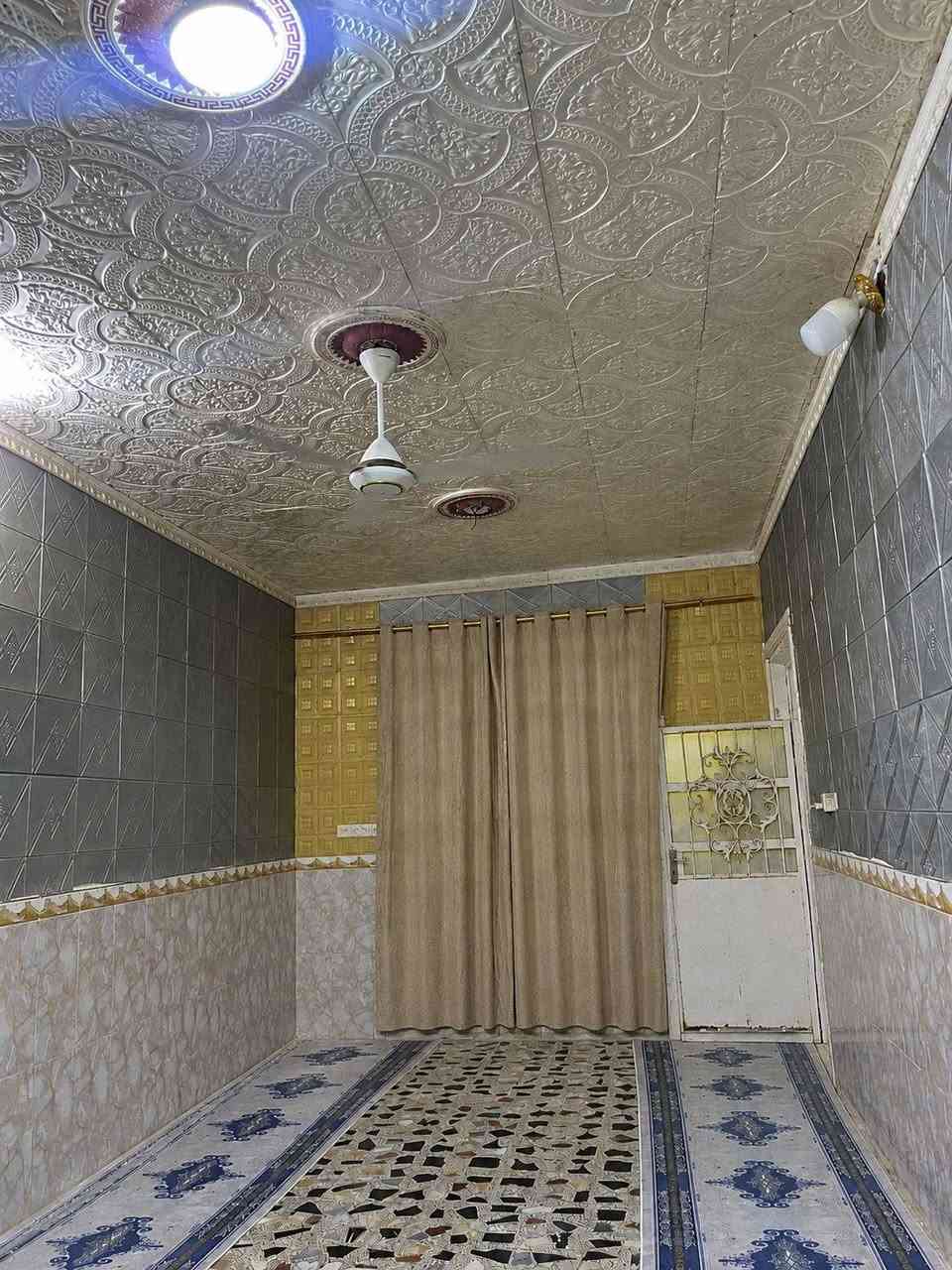 السلام عليكم
بيت للبيع طابو
المكان حي الشهداء قريب على الجسر الجديد المساحة 200 
يحتوي على ديوانية وصالة ومطبخ وغرفتين واثنين منور وحمام داخلي وخارجي 
السعر 70 مليون وبيه مجال
للاستفسار ***********
