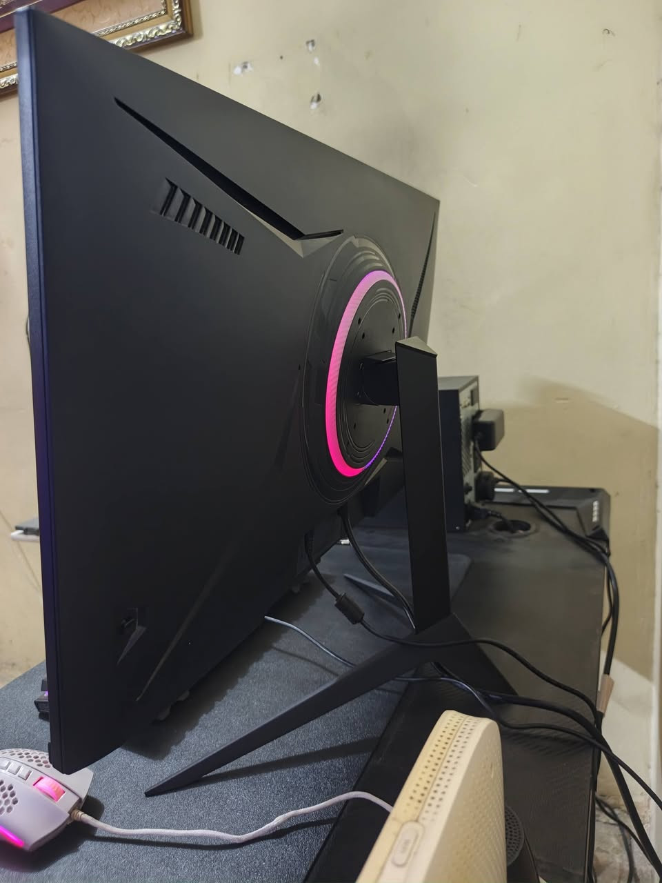 السلام عليكم
للبيع شاشه 
27
1080
Fast ips
Hdr
180 هرتز
سرعه الاستجابه 0.5
بيه من الخلف rgb
شاشه نظافته 💯%
الوانه و الدقه مالته حلو
مكفوله من كل شي 
الي تخدمه يراسلني و بي خير و يدلل
مكان بغداد البياع 
توصيل بغداد فقط 
متواجد واتساب 
***********
