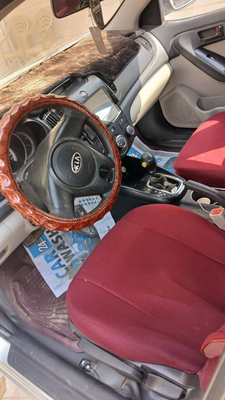 🚗 للبيع كيا سيراتو موديل 2012
🔹 الوارد: خليجي
🔹 المحرك: 1600 CC
🔹 الممشى: 160 ألف كم
🔹 الملكية: رقم بابل، باسمي
✅ بنيد مبدل جديد أصلي
✅ جاملغ بيها ضرر خفيف
✅ دواخل نظيفة
✅ تبريد ممتاز
✅ زوج إطارات جديدة
✅ شاشة مسجل مع Wi-Fi وBluetooth
✅ السيارة نظيفة بشكل عام، مع بعض الملاحظات البسيطة
💰 السعر: 80 ورقة، قابل للتفاوض
📍 الموقع: بابل – الحلة – المركز
📞 للاتصال: ***********
