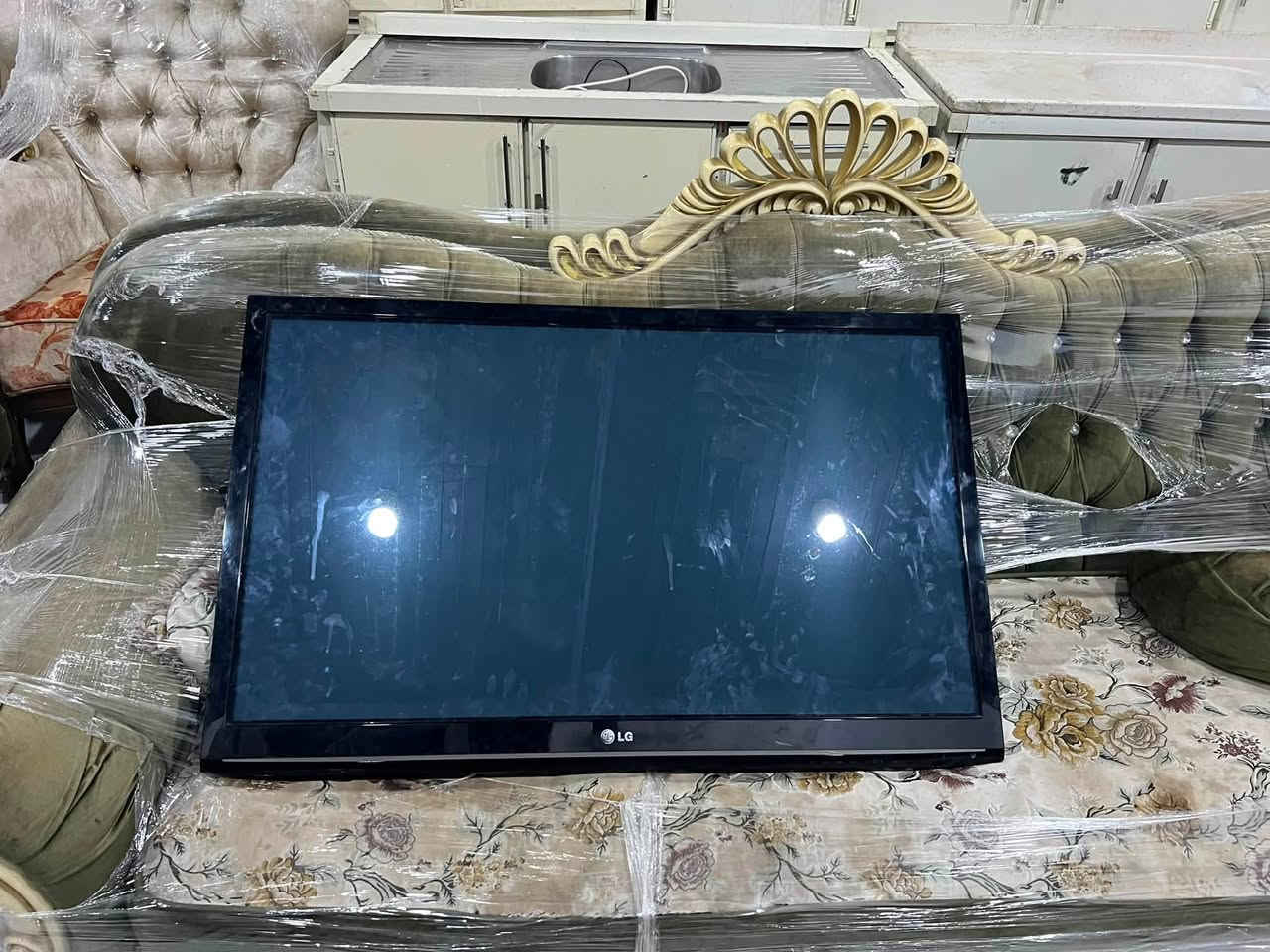 سلام عليكم بلازمات للبيع نضافه ٩٠ بل ١٠٠ بأسعار مناسبه الاستفسار ***********
