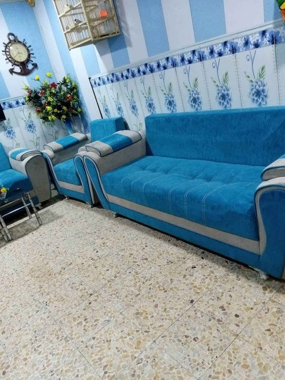 تخم قنفات 5قطع تركي نضيف بدون أضرار السعر 275 مكاني الحيانيه ***********

