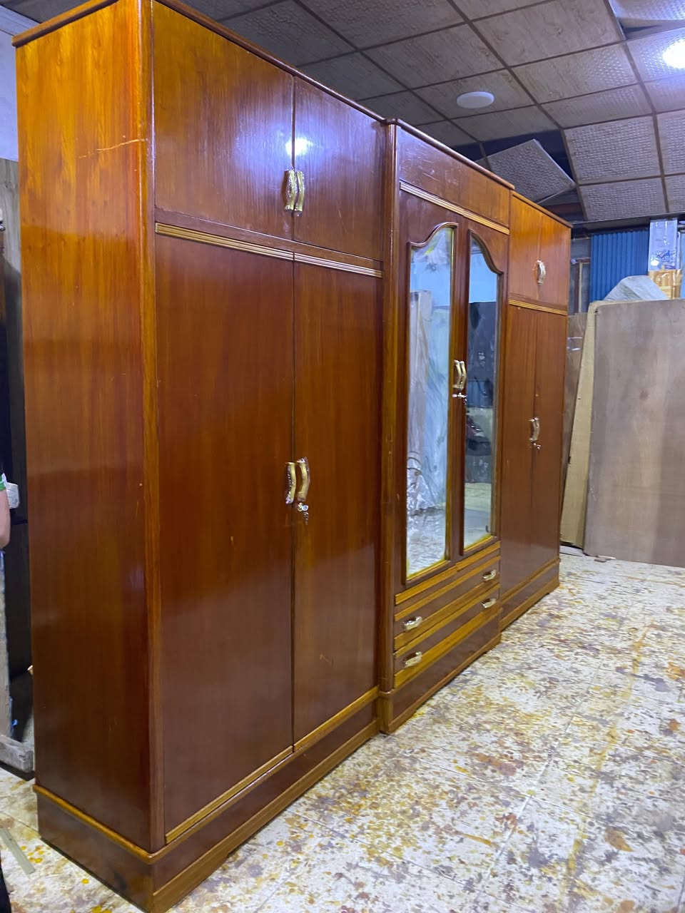 سلام عليكم كنتور 6بوب حطاطه نضيف السعر 360 المكان رمادي الملعب سوك سلاله ***********
