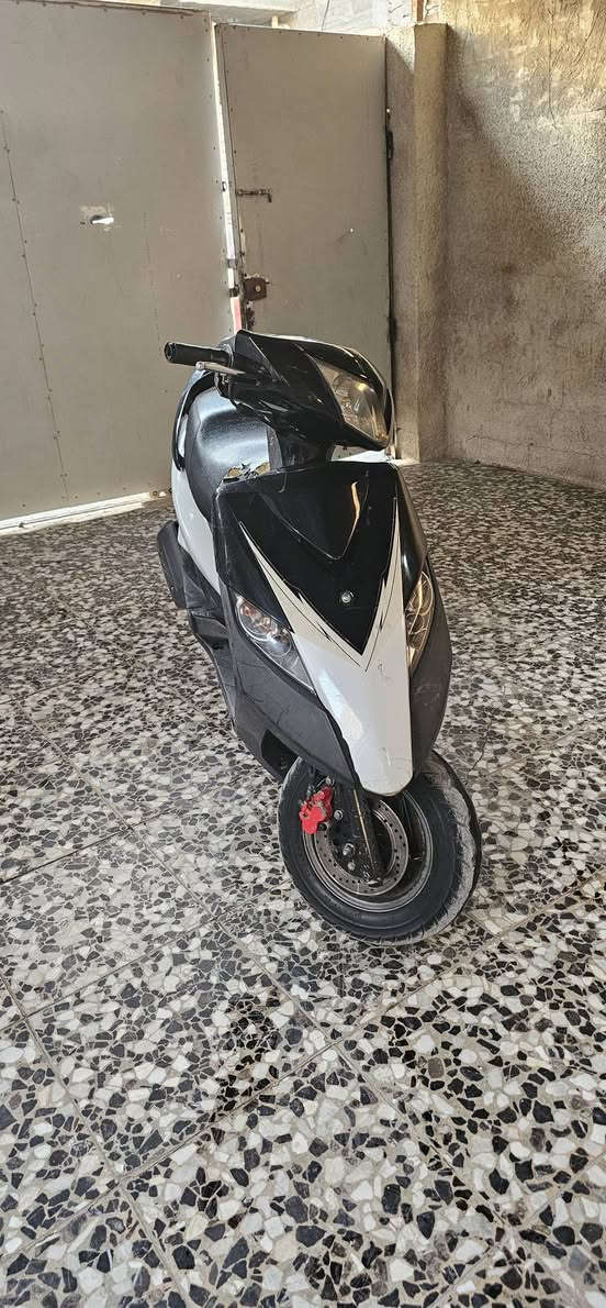 سلام عليكم شباب دراجة جيتي ار ثعلب للبيع دراجة قبل شهر ونص نازلة رمبة موجود تاريخ بل مكاتبة دراجة بختصار عدة تاير خلفي مامبدل بيهة تجي تشوفها تاخذهة شغالة ع داير مليم كيجات اشاير لايت عالي ناصي شغال دراجة شلعة ومعدل ختم واحد وية لمكينة مكاني بغداد سعرهة ٨٥٠وبيهة مجال رقم شغال لتواصل***********واتساب
