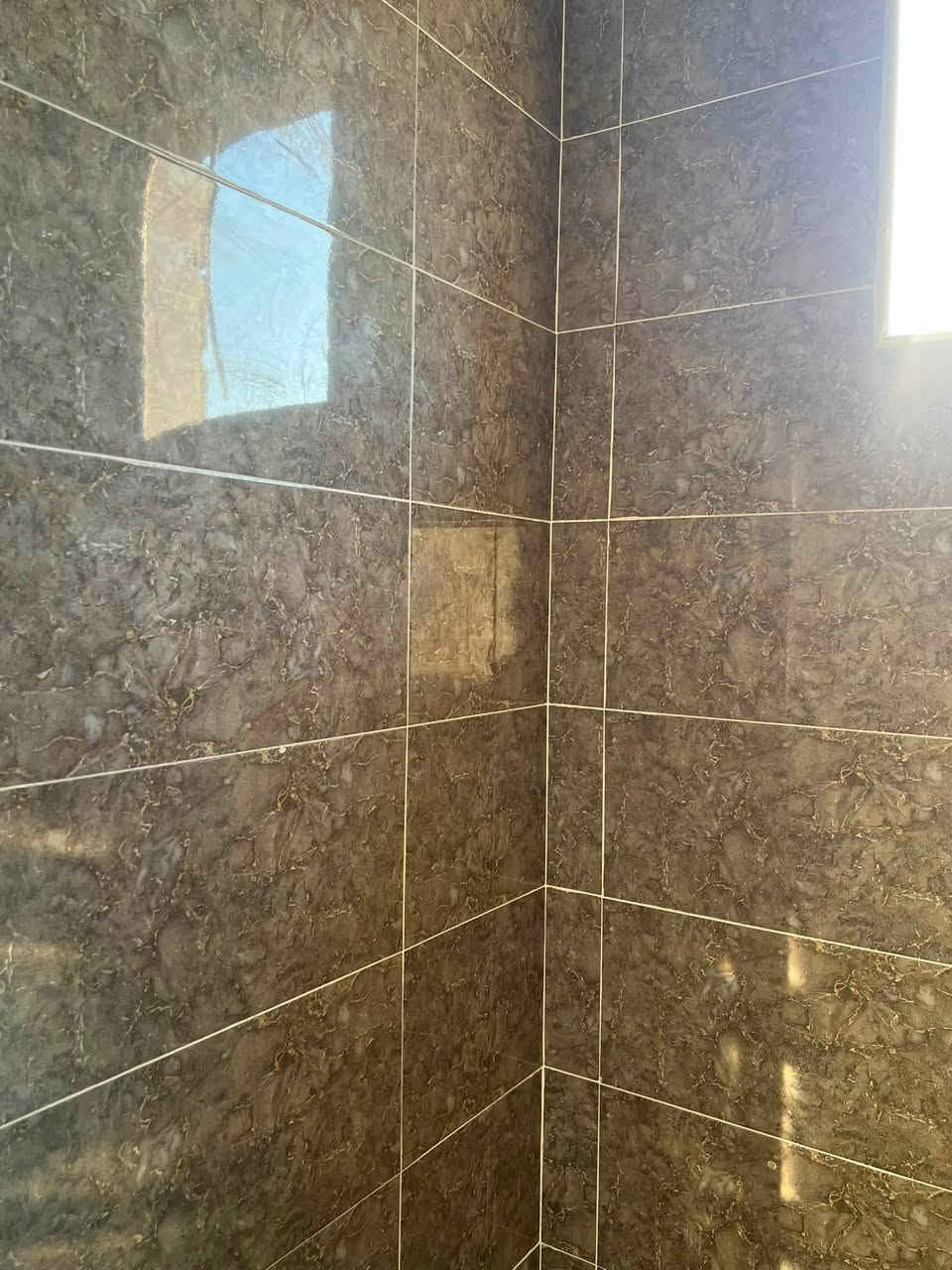 سلام عليكم خلفه سيراميك شغل نظيف بإشراف هندسي رقم الهاتف تواصل واتساب ***********
