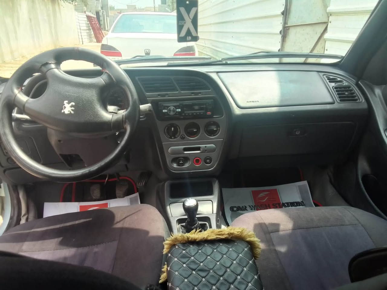 بيجيو 306 سيارة نظيفه حيل كير مكينه تبريد مكفول كهربائيات كلها بلاد سياره مناقصها شي السعر 45 
***********
