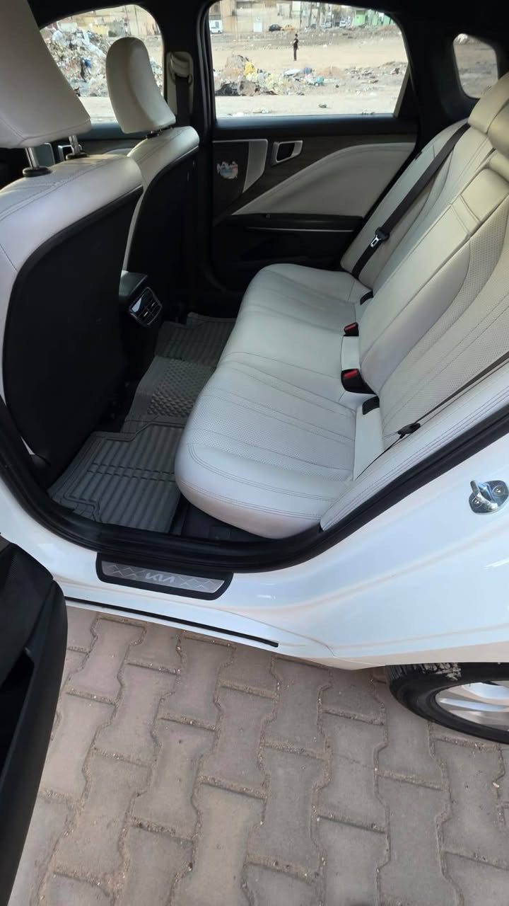 السلام عليكم اخوان
كيا K8 2023  وارد كوري غاز 
رقم قادسيه بسمي تحويل مباشر

فول مواصفات
  الكشنات الاماميه  تدفئه تبريد 
داخل ابيض  
الجام يصعد وينزل عن طريق البصمه  
بصمتين وياه
 كشن حضن ومساج
رادارات محيطيه وتوقف ذاتي  
تشغيل عن بعد
الجام وحده يصعد من تدخل نفق
تانكي 90 لتر
نقطه عمياء  والمحافضه على المسار
تنقيه الهواء 
الملاحضات 
القمار رش  بدون قطره صبغ   وبيه طخه بسيط بجاملغ ترجع بارد ممسويه الباقي كفاله
  السعر 195 وبي مجال قليل 
مكاني النجف الاشرف ***********
