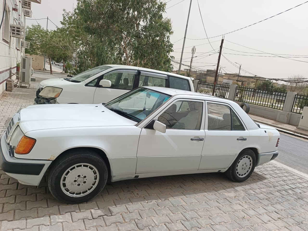 مارسدس دب للبيع مكينه اربعه سلندر اقتصادي مكينه وكير وحداديه جدد
منضومه تبريد جديد كله راديتر ماي مروحه سورنتو كهربائيه انسه حماوه تخم تاير جديد سنوات لسنه ٢٠٣١ بسمي 
مكاني النجف حي الحسين سعره 50 
***********
