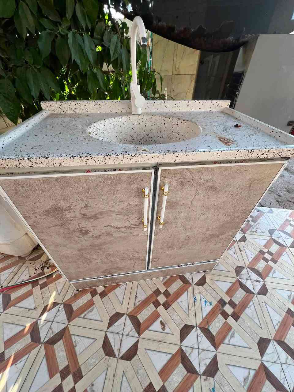 كاونتر  متر ونص  جديد صارله اسبوع 
السعر 250العنوان بغداد المدائن ***********
