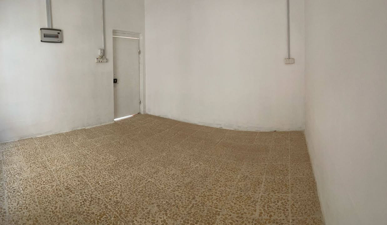 شقتان للإيجار في حي المتنزه - موقع مميز بالقرب من جسر الدوب 🏠
​تتوفر شقتان للراغبين بالسكن في منطقة هادئة 
​تفاصيل كل شقة:
​عدد الغرف: غرفتان نوم 
​الصالة: مطبخ ..حمام 
السعر 550 اقل كل شقة 
​الموقع: حي المتنزه - بالقرب من جسر الدوب.
​📞 للتواصل والاستفسار .(***********)
