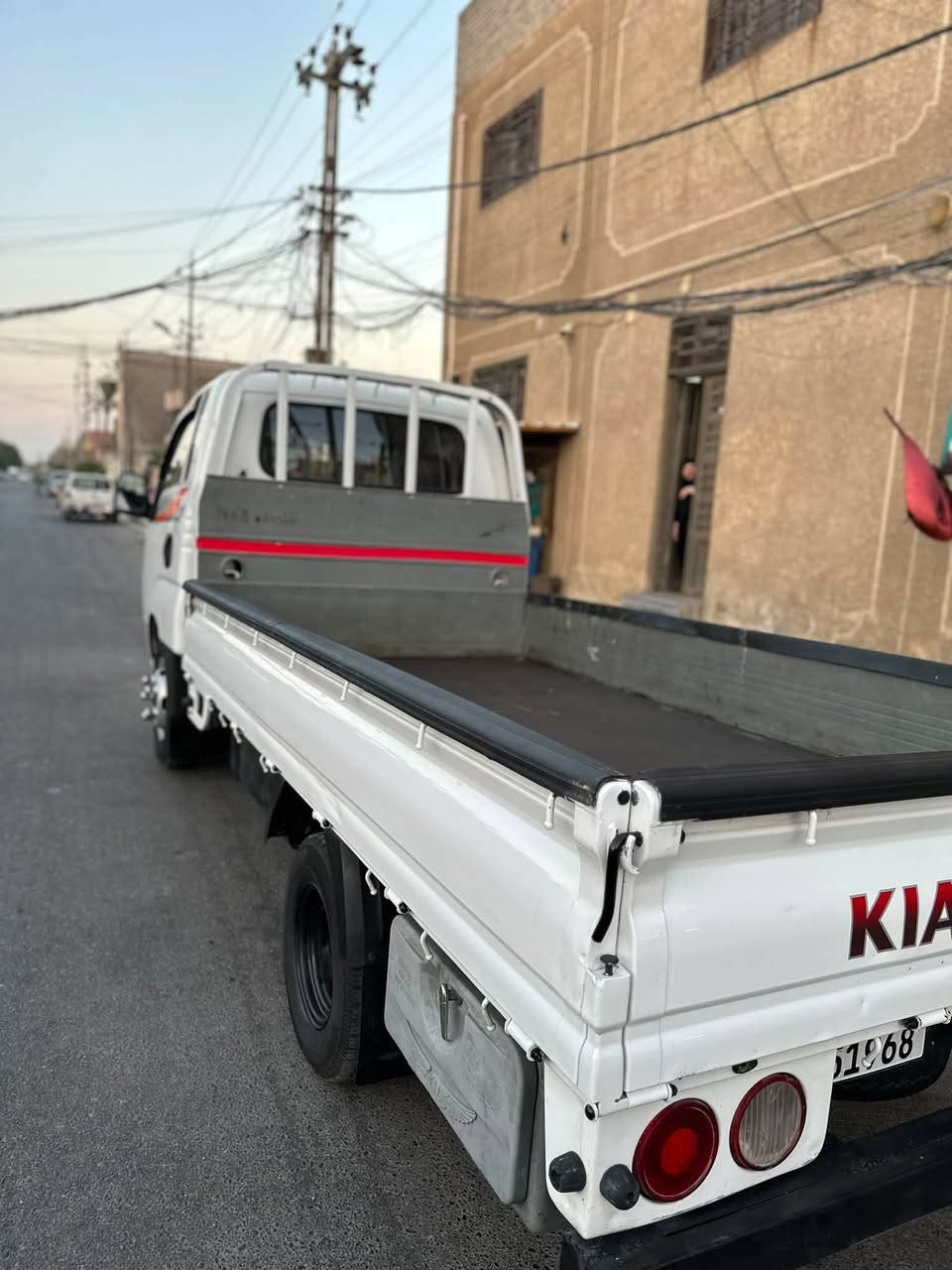 السلام عليكم كيا فحل 4000موديل 2013اخوجديد ماشيه139000الف مكفول كفل عامه ماعد بس دوس بيهن صبغ جمالية محرك جيد شاصي مكفول سياره باسمي شرط تحويل عنوان بغداد رقم الموبايل ***********
