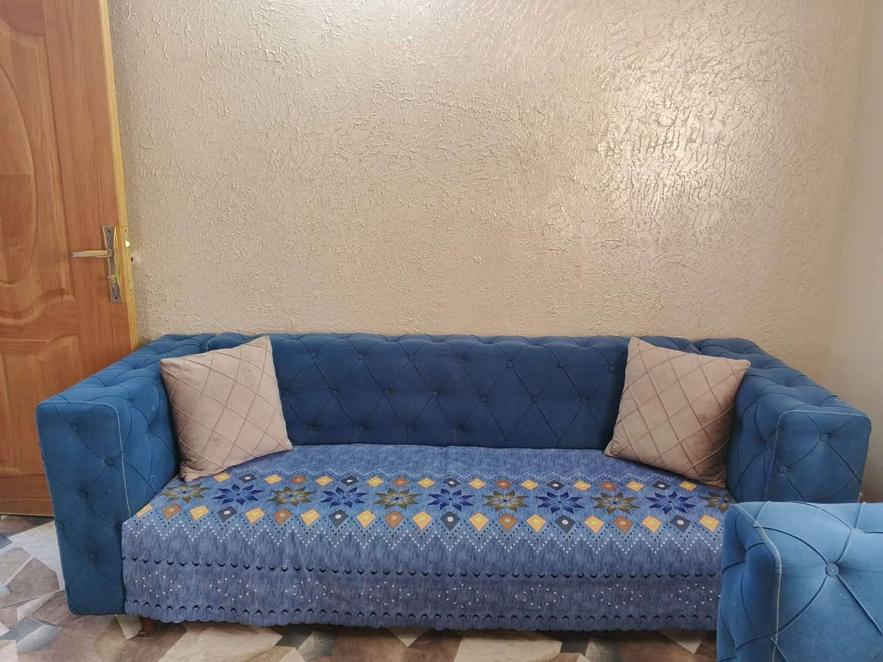ت
تخم حطاطة 10 مقاعد 
نضيف حيل و مابي اي كسر السعر 250 
العنوان / الرمادي _ القادسيه الثانية
رقمي / ***********
