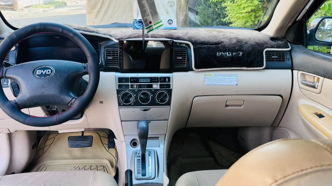 السلام عليكم
بي واي دي f3  اوتو للبيع 
السياره مزاد ماشي بمعاملتها وحاجز رقم للسياره 
شاشه اصليه وكامرا خلفيه السياره داخلها حلو 
تبريدها  كامل  كير مكينه خير من الله   السعر 42 رقم *********** مكان السياره بغداد
