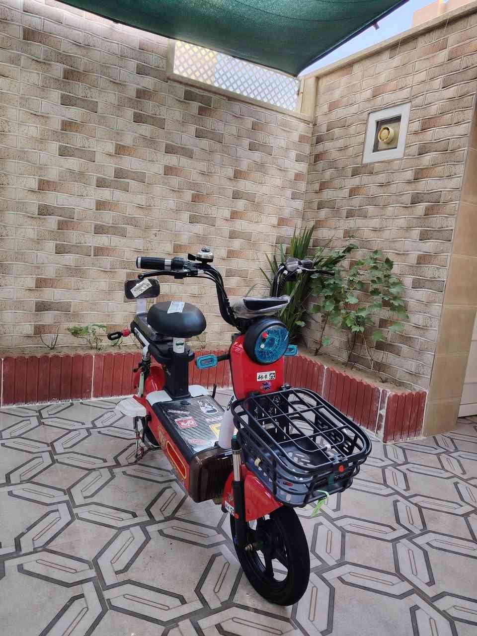 ماطور للبيع حجم (14)بطاريات جدد كلشي شغال السعر300وبي مجال المكان حي سومر الرقم ***********
