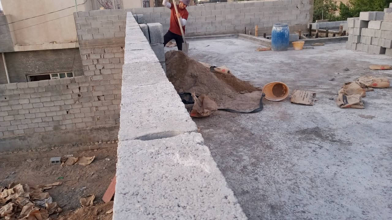 سلام عليكم خلفة بناء متفرغ حاليا العندة شغل يتصل ***********
