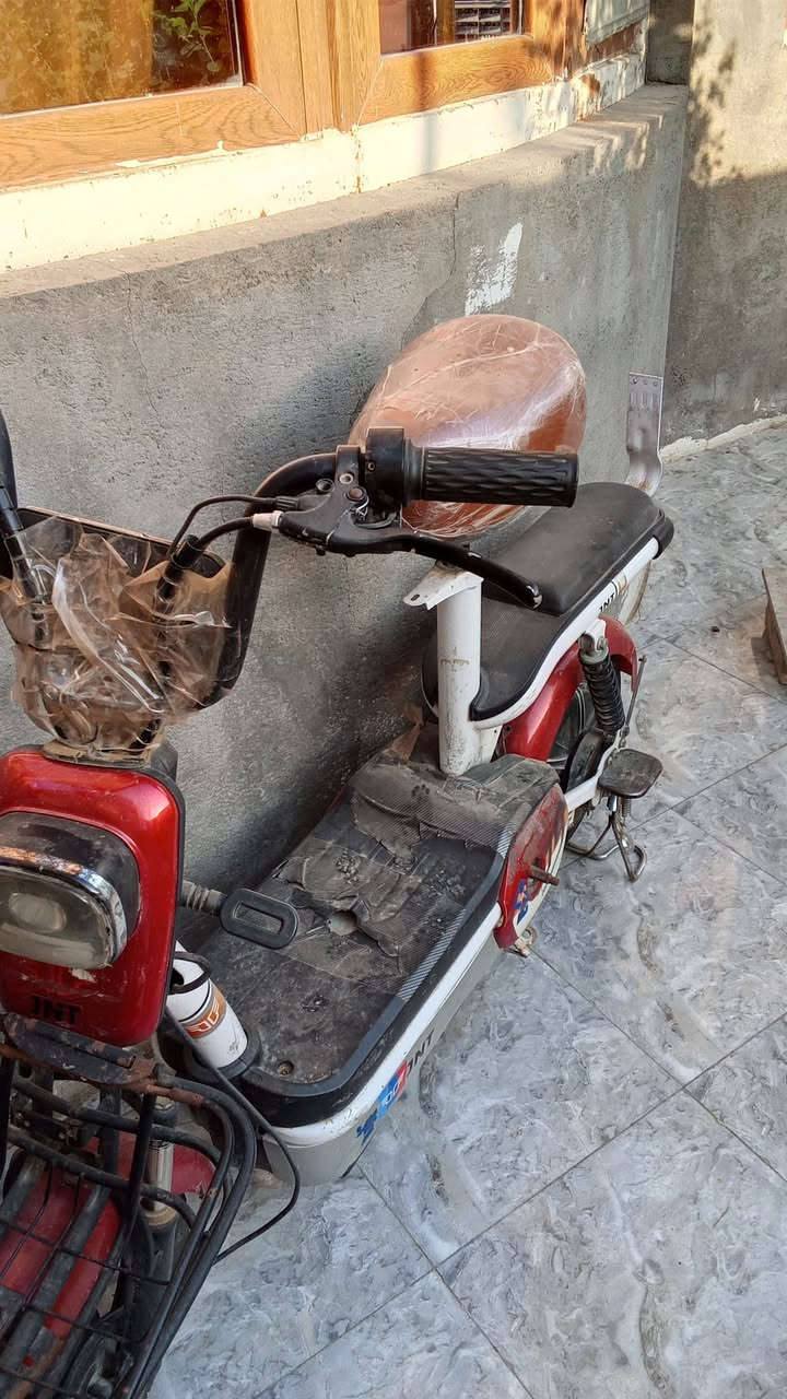 سلام عليكم بايسلكل شحن لبيع شكله ونظافته مثل ما موضح بالصور كله شغال مابي شي فقط سعره ثالثه ما تشتغل قافل على سرعه ثانية تكدر اتسوي و ما يكلف سبب بيع محتاج افلوس سعره 150 الف وبي مجال مكاني كربلاء للتواصل ***********
