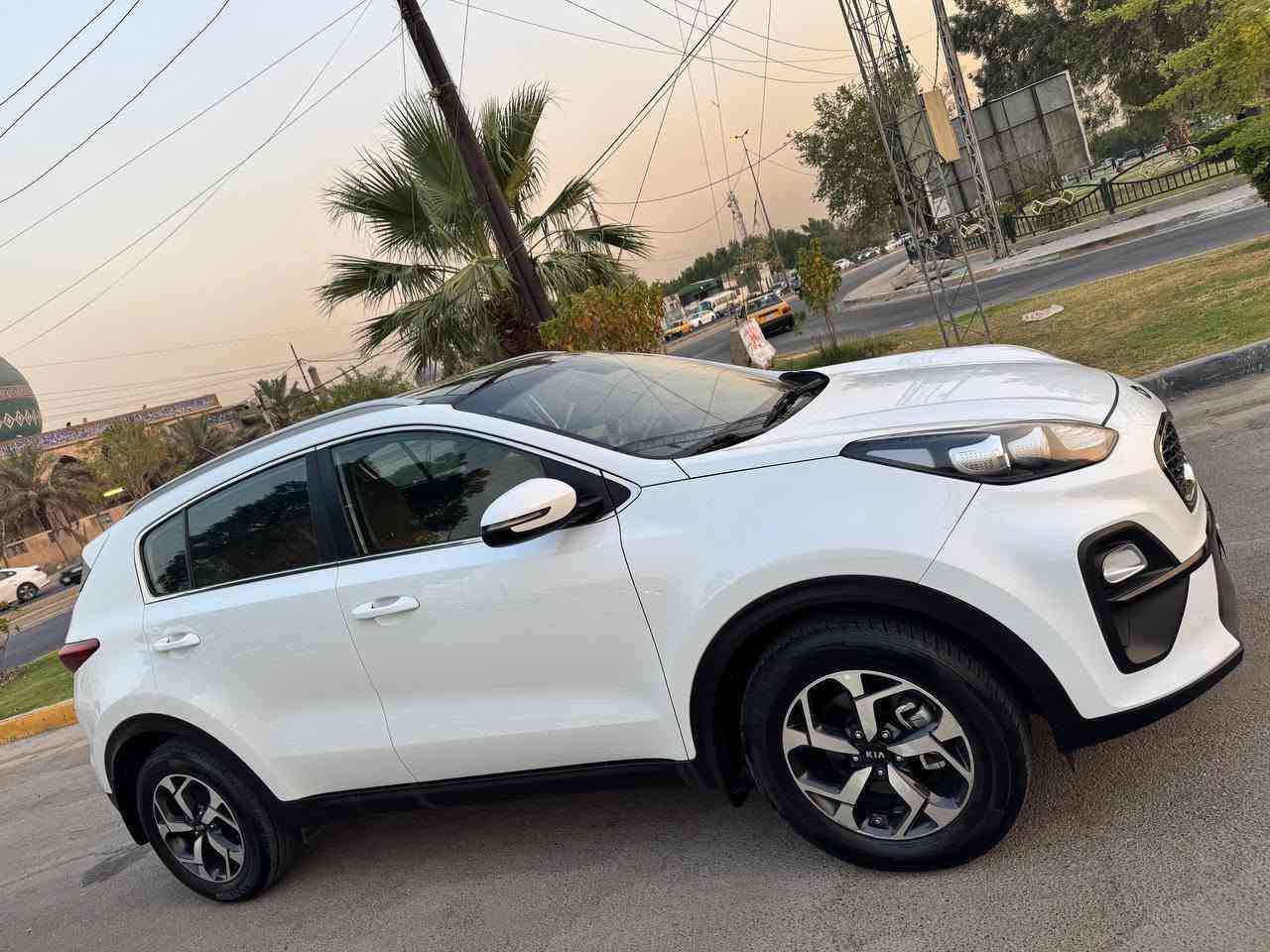 السلام عليكم
كيا سبورتج موديل٢٠٢١ خليجي لون ابيض صدفي كفاله من الصبغ والتبديل فقط بارد 
مواصفات بانوراما حساسات كامره شاشه كبيره محرك٢٠٠٠ دوش
رقم اربيل الجديد تحويل مباشر
ماشيه ٧٢ الف 
مكان بغداد/ الكرخ
السعر ١٩٠$ وبيها مجال
***********
