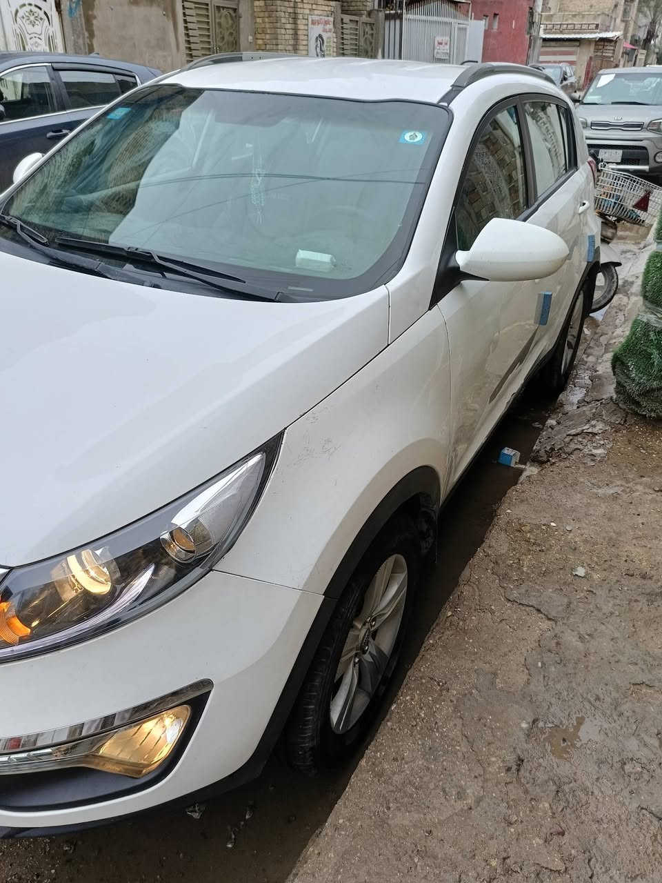 سبورتج موديل 11 خليجي 
سلام عليكم سبورتج 11 محرك 2000 للبيع السيارة محرك بحالة ممتازة مشيها ممتاز تجي وتفصح السيارة ما ناقصها شي مثل ما واضح بالصورة رقم بغداد باسمي تحويل ثاني يوم سعرها 118 وبيها مجال 
رقمي _ *********** عنواني بغداد / حي اور .
