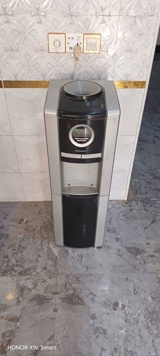 براد ماء للبيع ماء حار بارد وبيه نظام حمايه  شرط مداخل تصليح بسعر ٦٥ الف للتواصل *********** المكان الناصريه الاسكان الصناعي

نص مكتوب في الصور:
- HONOR X9c Smart
