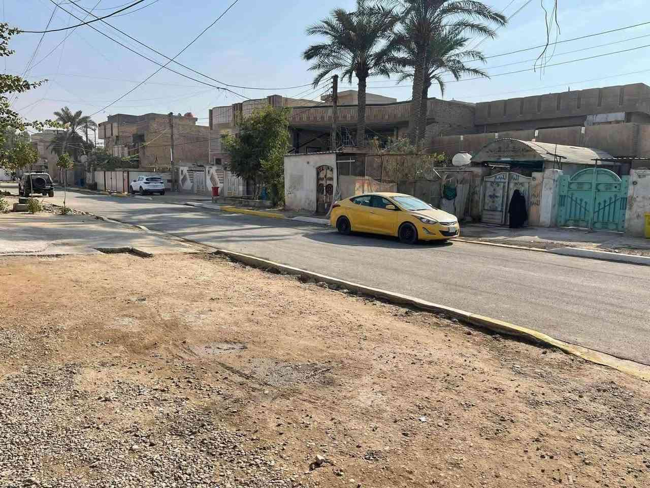 السلام عليكم 
قطعة ارض للبيع المساحه 430 متر الواجه 12.5 النزال 34.5 وبيها رفت جديد مساحته 200 متر جنس الارض ( فقط مكاتبه ) 
الموقع حي اور قبل صعدت السده 
منطقه كلش هادئه ومرتبه تجي وتشوف بعينك 
السعر 110
للاستفسار التواصل على الخاص او على الرقم التالي 
***********
