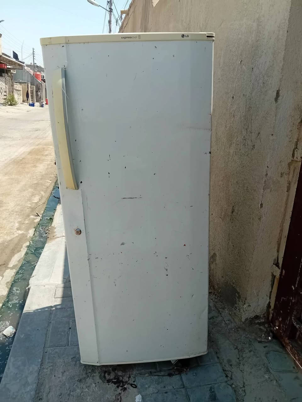 غساله مروحه تفريغ وثلاجه كوله شغال بصره ***********
***********

