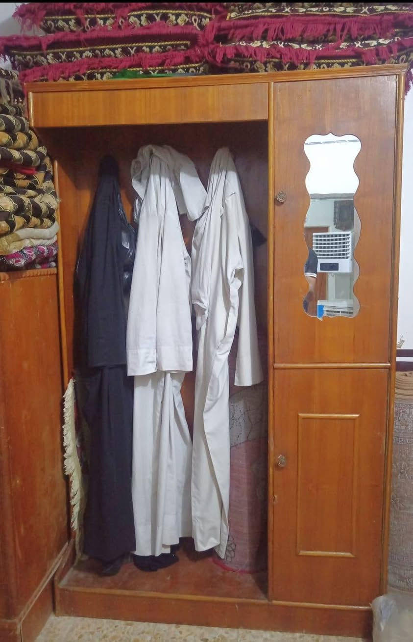 للبيع غرفه خشاب 5 قطع (تاج + جربايه + صالون + كنتور + زاويه) نضيفه واحلى من الصور السعر 375 
مكاني شاميه- صلاحيه 
للاستفسار ***********
