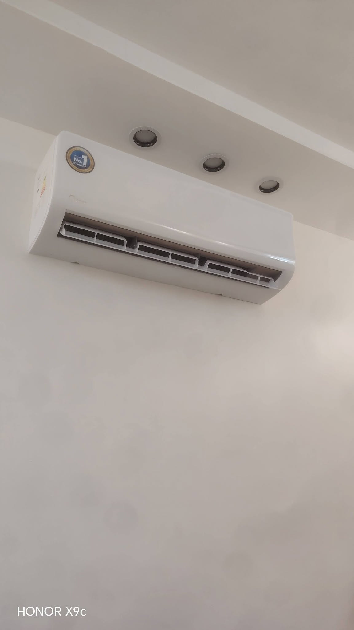 ورشة تبريد متنقلة في بغداد
نصب سبالت ❄️ صيانة ❄️ تجهيز ❄️ إدامة
نصلكم في جميع مناطق بغداد
✅ كادر فني ممتاز وسرعة في الانجاز
✅ ضمان في العمل والصيانة موسم كامل
✅ مستعدين لتجهيز وتركيب جميع انواع السبالت
✅ الصور المرفقة دليل الجودة في العمل

للاستفسار الاتصال او المراسلة 📞 
***********
يوجد واتساب

نص مكتوب في الصور:
- HONOR X9c