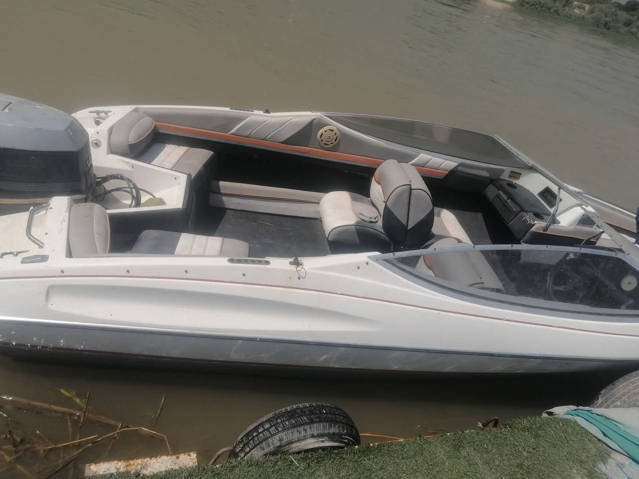 زورق بايلينر مع محرك 175 للبيع جت سكي للبيع عنوان بغداد***********
