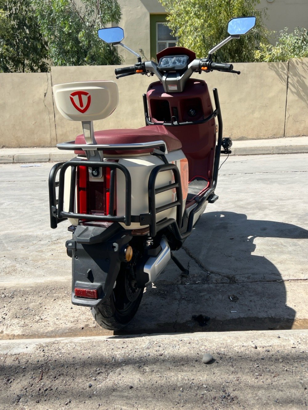 وحش الكون VIP مدرع اللونين المميز
عسلي وماروني داخل
بصمتين + سويجين 

سته باتري مسطره كرافين 38 امبير 

ملف 2000 نحاس اصلي 
والريان تاليج معروف بعد 
سعر 1300

مليون و 300

ويرهم مراوس هم شعندك نزل
موصل ايسر سوق نبي يونس