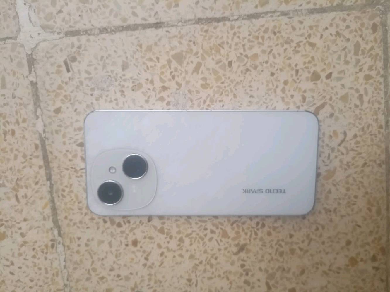موبايل • يحتاج شاشه
