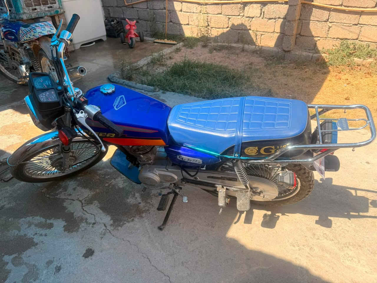 حصرا تايكر 20 نضيف جدا جدا ما مفتوح الماطور ونضيف بشكل بس يعوزو تفيلس الماطور مابي منفيس تجي تاخذو من البيت ونطيك عنواني وهويتي ونضافه كدام العين مكاني حي الانتصار شارع 30 سعر 475وبي مجال بسيط *********** بي واتساب
