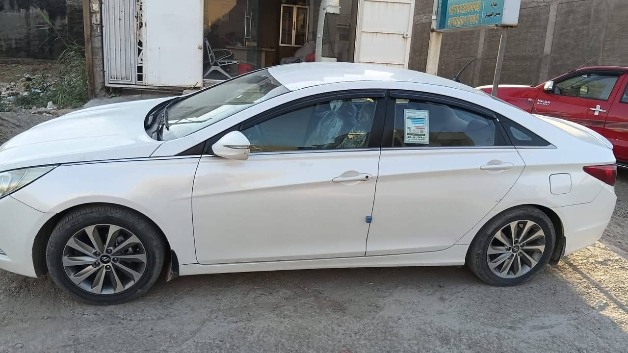 سوناتا للبيع 
خليجيه و السنويه ب اسمي
مواصفات ومميزات عليه تخم تاير و باتري جديد و تبيردها خير من الله مكفوله كير محرك و السونار موجود صبغ فقط البنيد 
السعر 115$ التواصل : ***********
