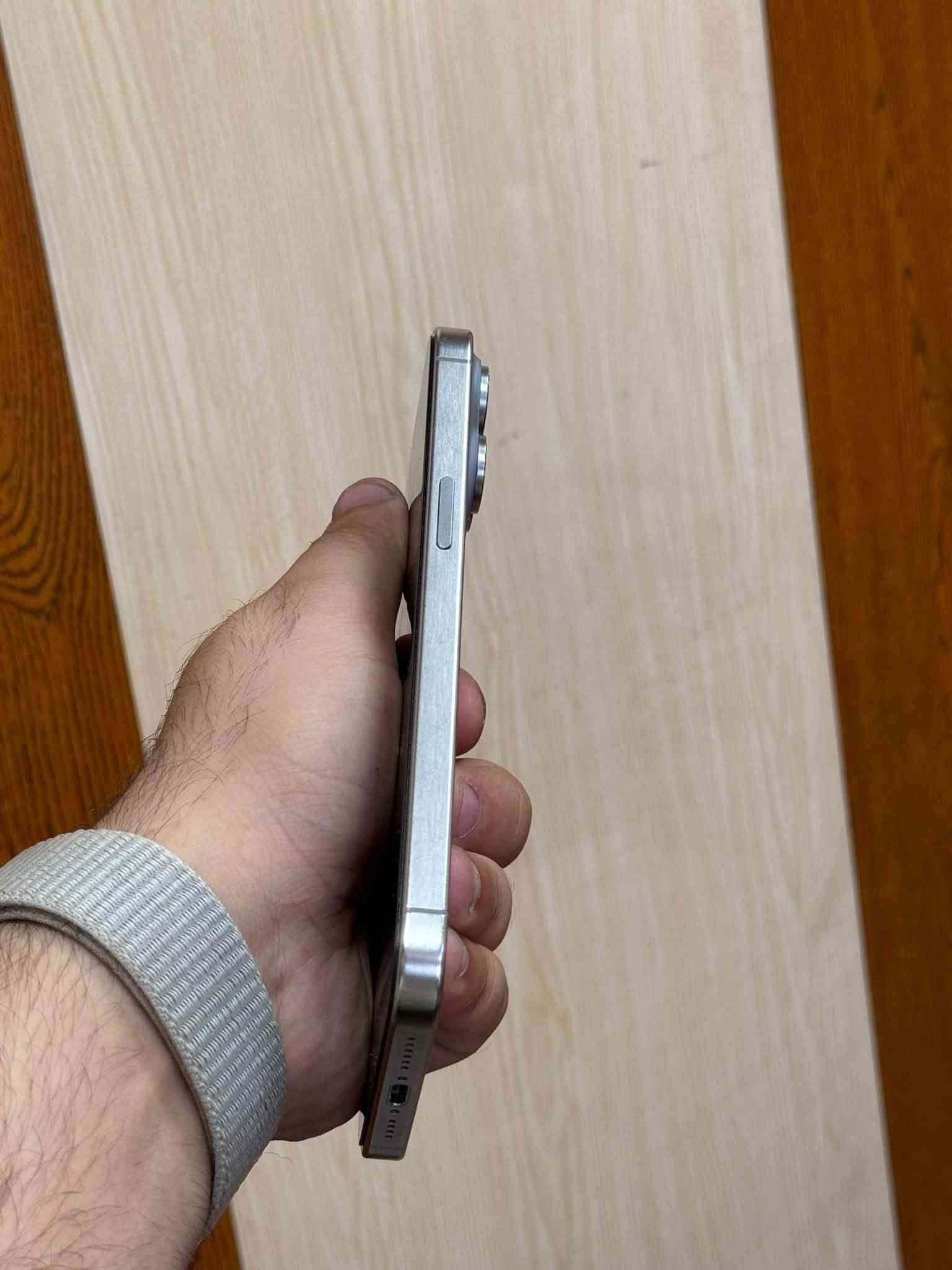 📱✔️iPhone 15 Pro Max Titanium
ايفون 15 برو ماكس  تيتانيوم

ذاكره 256

بطاريه 87‎%

نضافه الجهاز 90‎%‎ 

(دبل سيم /za )

موصل / حي السكر 

توصيل ماعندي

بي فطر بالظهر +شخوط بالشاشه شرط مامفتوح 

السعر 875 الف 

 ماداخل اي صيانه وضع شركه اذا ماحبيت تاخذ الاحسن منه

***********

نص مكتوب في الصور:
- حالة البطارية عادية حالة البطارية تعمل بطارية iPhone هذه على النحو المتوقع. حول البطارية والضمان... الحد الأقصى للقدرة 87% هذا قياس لقدرة البطارية مقارنة بقدرتها عندما كانت جديدة. قد تتسبب القدرة المنخفضة بتقليل ساعات الاستخدام بين عملية الشحن والأخرى. عدد الدورات 701 هذا هو عدد مرات استهلاك iPhone لقدرة البطارية. معرفة المزيد... تاريخ التصنيع كانون الأول 2023 أول استخدام آذار 2024
- 8:24
- حول
- < Hamada
- الاسم
- < 26.7
- iPhone 15 Pro Max
- MU2Q3ZA/A
- إصدار iOS
- اسم الطراز
- رقم الطراز
- الرقم التسلسلي
- 0
- 3,803
- 10,771
- 40
- 256 غ.ب.
- 135.42 غ.ب.
- الأغاني
- الفيديوهات
- الصور
- التطبيقات
- السعة
- متوفرة
- عنوان Wi-Fi
- A4:F6:E8:0E:14:DE
- Bluetooth
- A4:F6:E8:0F:CD:78