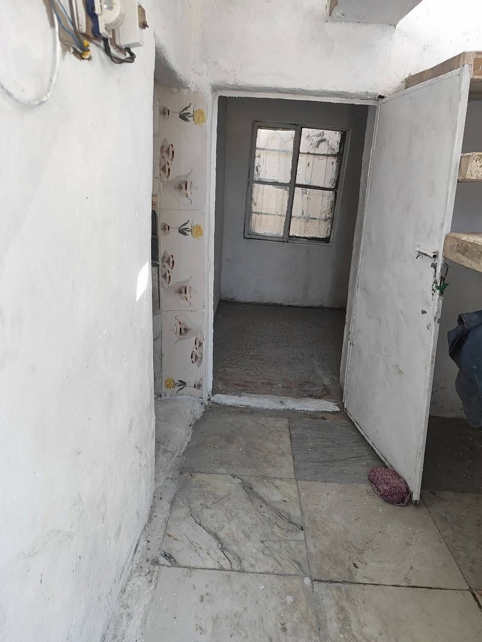 بيت للبيع المساحه ١٠٠م غرفتين وصاله ومطبخ وصحيات وستقبال ركن قرب شارع المقرنص السوك السعر ٢٠ مع المجال مراجعة مكتب الخزعلي للعقار ***********
