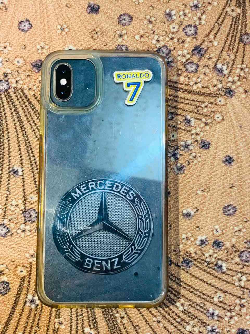 ايفون اكس اس ماكس. 
جهاز على بلاد
بطاريه٧٨
ذكره٢٥٦
فقط ضهره مكسور  ومخلي اله لزكه. 
باقي كله شرط فيس ايدي شغال سمكارت 
شغال كامرات شغال لاقطه شغاله 
بلا بلاد جهاز 
سعره200
مكاني كركوك حي نصر ماعندي توصيل
رقم مبايل***********

