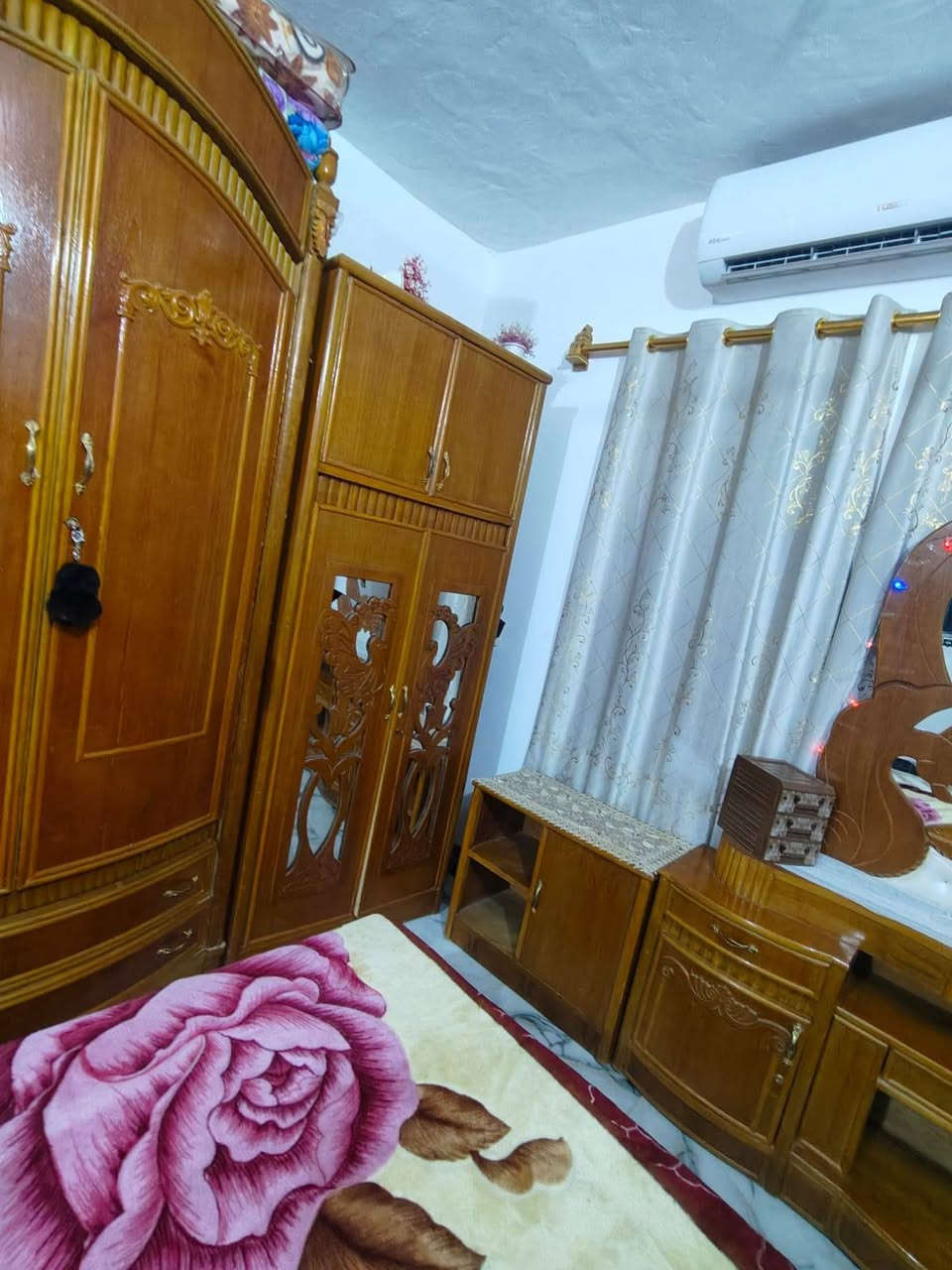 سلام عليكم للبيع  زاوية وميز مراية و تاج جربتية وجزامة صغيرة فقط بدون جرباية وبدون كنتور عنوان كوت رقم الهاتف *********** مكلف بلنشر رجأن بدون مراسلة نضافة فول
