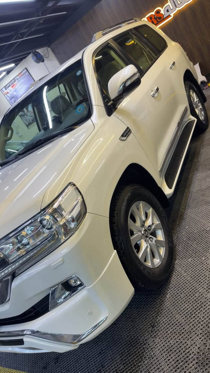 السلام عليكم 

لاندكروز 2017 GXR محرك 6 سلندر 4000
ابريم اصلي 8 ايرباك و كشن كهرباء 3 طكات 

السياره ماشيه 135 كم حقيقي

السياره بيه بنيد دبل كود ومكانين بي دي ار
السياره بيه نصبه اتخبل تخم تاير جديد كير محرك مكفولات 
السعر 425$

بغداد السيديه ***********.

