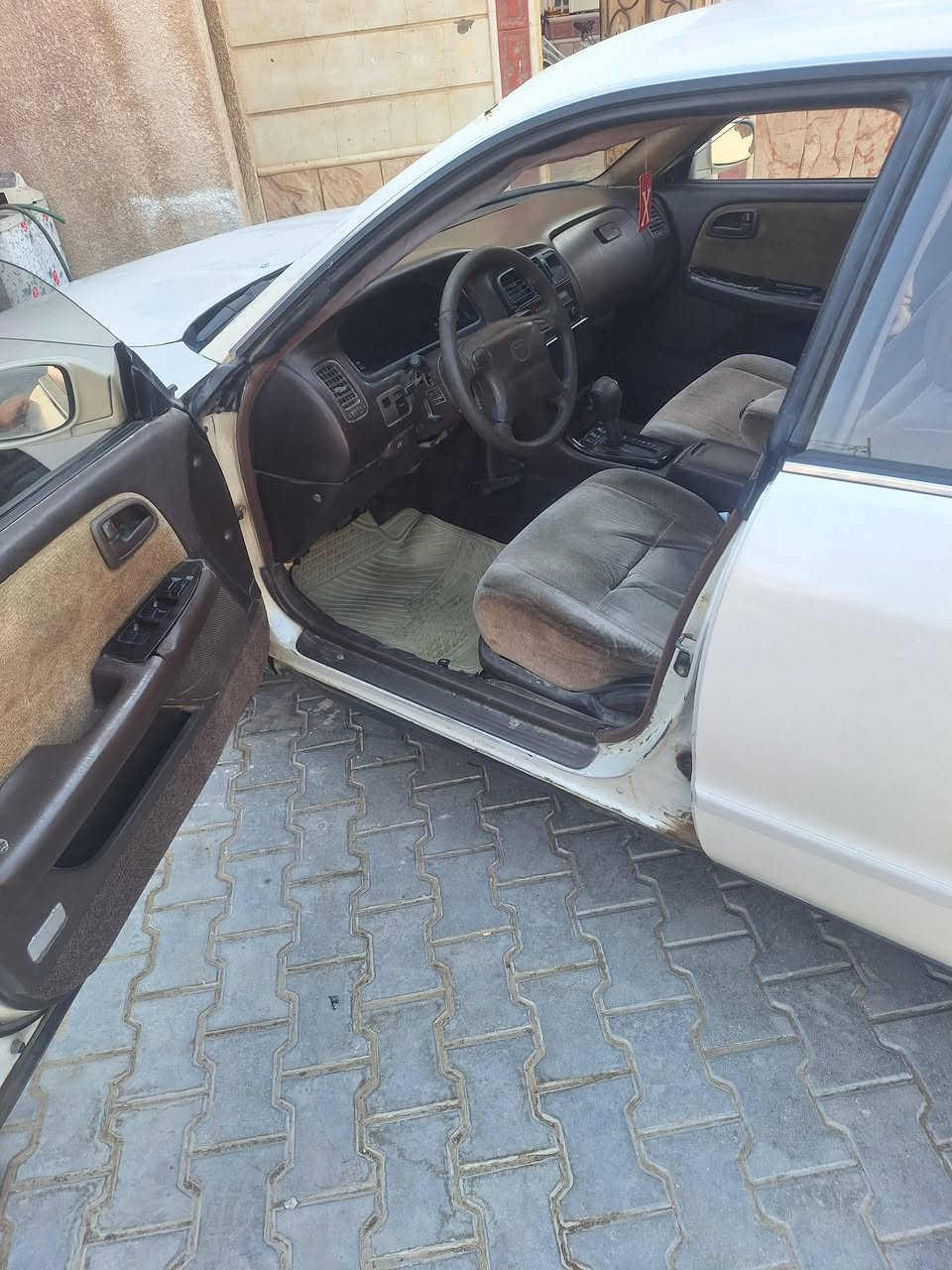 سلام عليكم 
سياره شيزر 
مديل 2000
رقم جديد بصره 
مكفوله من الكص والمحرك والكير والحداديه 
السعر 45 وبيه مجال 
لستفسار ***********
***********
