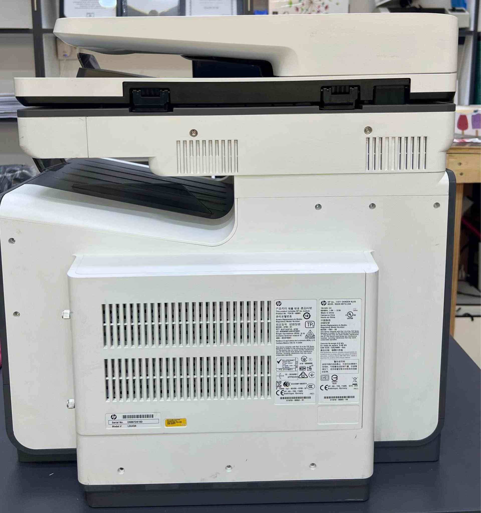🖨️ طابعة HP PageWide Color Flow E58650 للبيع

طابعة مكتبية ومكتبية ضخمة ملونة متعددة المهام (طباعة - سحب/مسح ضوئي - استنساخ - فاكس) تتميز بتقنية PageWide فائقة السرعة والأداء العالي.

📋 أبرز المواصفات:
 * الموديل: HP PageWide Color Flow E58650
 * التقنية: PageWide (طباعة نفاثة فائقة السرعة وعالية الدقة)
 * الوظائف: طباعة ملون وأسود، استنساخ (Copy)، سحب سكنر (Scan)، فاكس (Fax)
 * المميزات:
   * السرعة العالية في الطباعة الملونة والأسود
   * دعم الطباعة والتغذية المزدوجة (وجهين تلقائياً)
   * دعم أحجام ورق متعددة (A4, A5, Letter, Legal وغيرها)
   * شاشة لمس متطورة وإمكانية الربط الشكبي

📊 عداد السحب والطباعة (Usage Page):
 * إجمالي العداد (Grand Total): حوالي 127,614 صفحة
   * الطباعة والاستنساخ الملون: ~86,634 صفحة
   * الطباعة والاستنساخ الأسود (Monochrome): ~40,980 صفحة
 * إجمالي سحب السكنر (Scan Counts): 15,891 عملية سحب

💰 السعر:
800,000 دينار عراقي (بيها مجال بسيط بالسعر)
📞 لللتواصل والاستفسار: [***********]
📍 الموقع/العنوان: [محافظة ميسان / العمارة] عمارة, ميسان
