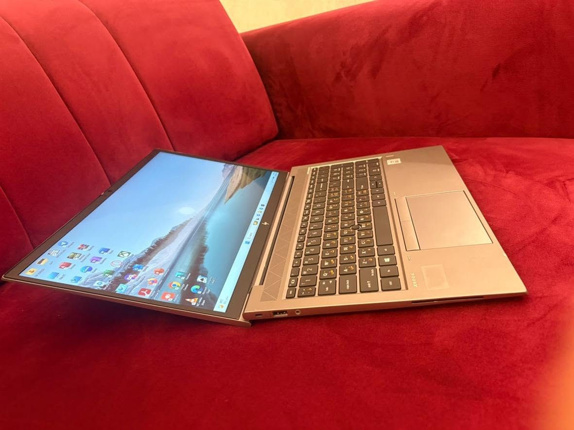 الوحش HP ZBOOK 15 FIREFLY G7 (شاشة لمس)

من أخف و أنحف أجهزة الـWorkstation (الهيكل معدني من الألمنيوم، متين وفخم جداً).

 

معالج قوي: كور 7 .. جيل 10 

رام: 16 كيكا DDR4 

هارد: 512 SSD نوع M2 (أسرع من SSD العادي إللي هو أصلاً سريع)

كارت شاشه داخلي  Intel UHD Graphics بحجم 8 كيكا 

كارت شاشه خارجي NVIDIA Quadro P520 بحجم 4 كيكا 

شاشة لمس 15.6 انج FHD 

فل كيبورد عربي انكليزي

منافذ كثيرة ومناسبة لكل الأعمال الاحترافية مع منفذين تايب سي ( ثندربولت )

#السعر 650 الف مع حقيبة و ماوس و ماوس باد 

مكاني بغداد العدل (توصيل #مجاني بكل العراق)

واتساب ***********
