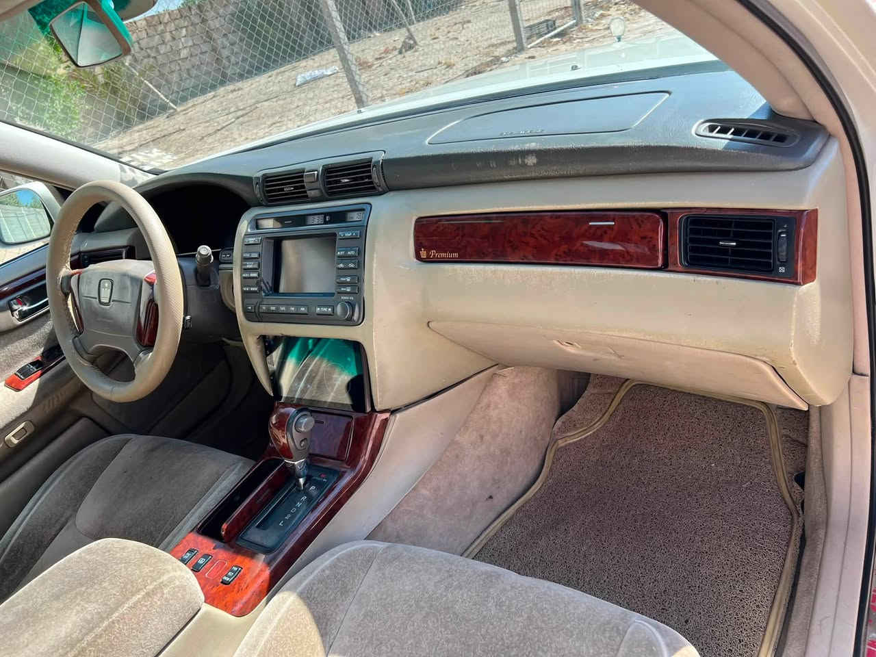 ملكه ديفور الصغير قرار 48
كفاله من الكص مدفوع كمرك كامل باقي فقط رقم

السعر :- 90 
للاستفسار :- ***********
