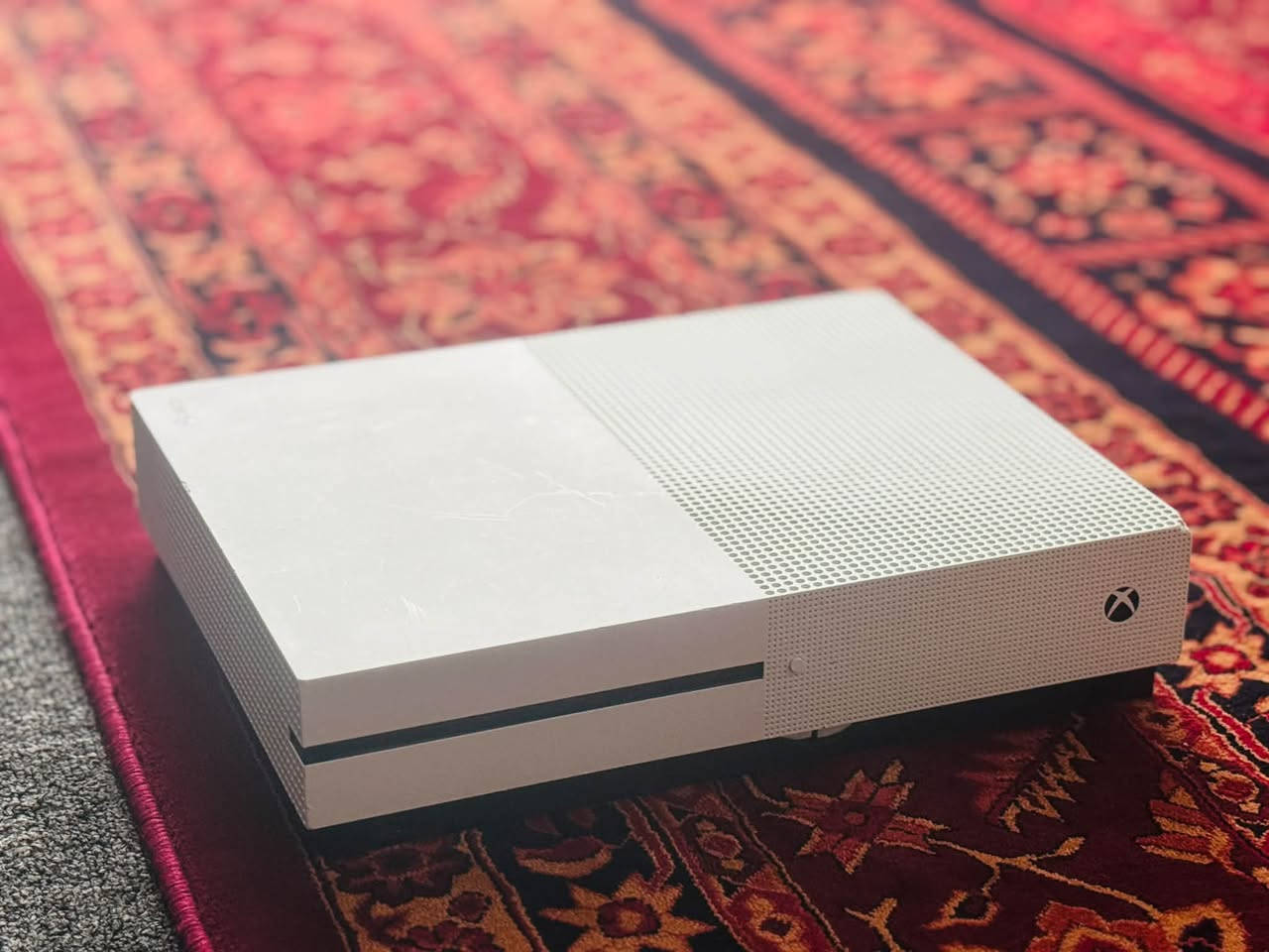 Xbox One s بۆ فرۆشتن
جیازەکە هی مالانە هیدوکانو شتنیە
کراوەتەوە تەنها HDmiگۆراوە
گۆرینەوەشدەکەم بە ps4جۆکەر
جیازەکە دودەسکی لەگەڵە دانەیەکیان وەیارە دەنەکەی تر وایەر لێسە
دەسکە سەوزەکە گێریەکیانی گیرەبێت
سعریشی بەکامل ئەشیاوە تەن ها ٩٥هەزارە
***********
ڤایبەرو وەتس ئەپی لەسەرە
