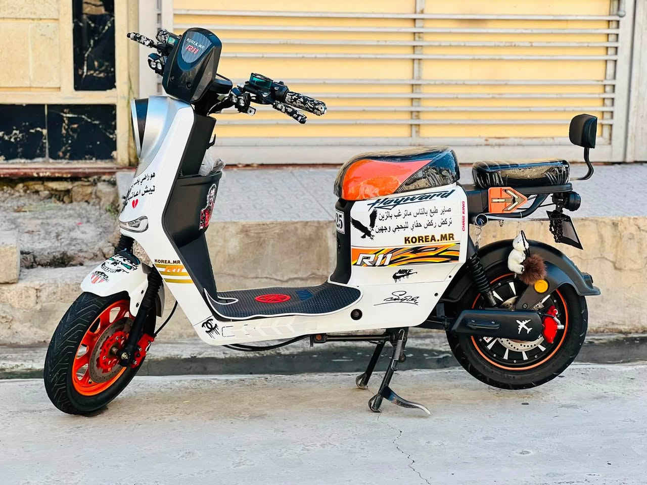 سعر 250 
دراجه شحن آر 11 شغال بل كامل فول مواصفات 
6 بطاريات نلي دراجه جديده رايده ب 250
شراي خابر عل رقم أو أدخل واتساب 
رقم***********
