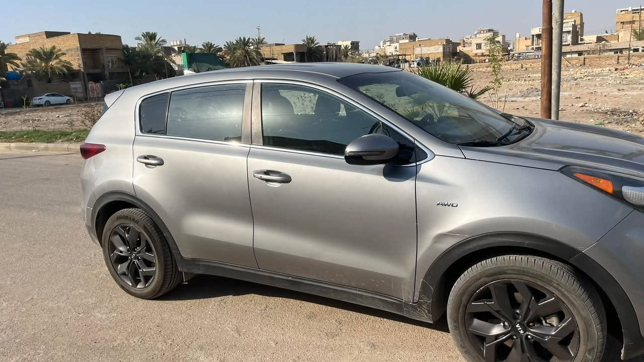 سبورتج 2022 الشكل القديم 
وارد امريكي بدون حادث تقرير غرق امطار
ماشيه 60 الف كيلو
بيها رصعات و خدوش و بارد خفيفه 
مفوله مواصفات رادار كروس تحكم سرعه ، نقط عمياء ، تدفئه بالمقاعد ، مري كهرباء ، شاشه و كاميرا ، قطعتين تبريد
السعر 165 و بيها مجال
المكان الناصريه 
الرقم ***********
