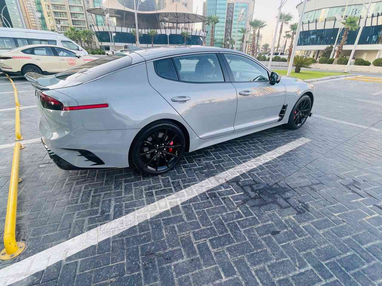 ***********
***********@

نص مكتوب في الصور:
- كيا ستينغر 2022 GT2 مزود هالهنة بيلادي امريكيا تغيرت بانوراما، بوس، داتاشو و كاميرا دشبول، كوشن امامي و خلفي بارد و حار، كشن كهربائي، تخزين و مساج، عمود لايت، عمود كهربائي، لایت، لایت كهربائي، بارد و ساخن، خمس كاميرات 360، عمود صندوق، العديد من الميزات الأخرى. مشيت 50 ميل فقط آخر سيارة أجرة بحالة جيدة إذا كنت من المشتريين اتصل بي في خدمتك *********** *********** تقييم هذه الترجمة