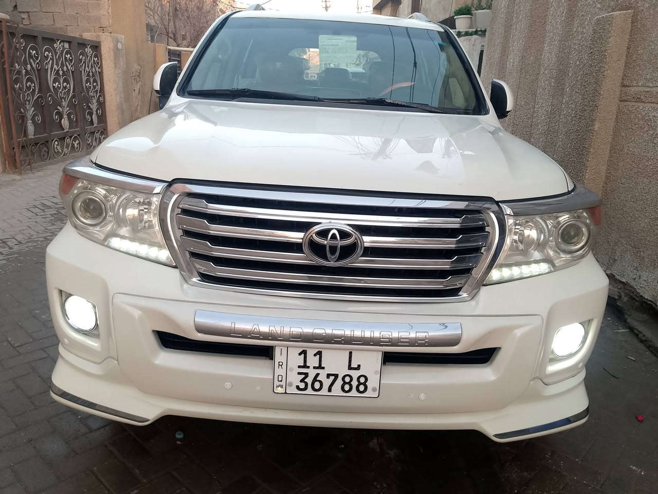 سلام عليكم فول مواصفات بيهه صبغ عام رقم الهاتف ***********
 لاندكروزر ٢٠١١ بسمي رقم بغداد ٨ سندر
