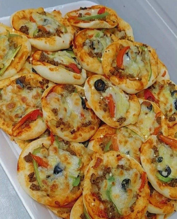 السلام عليكم حبايب شغل بيت ونضافه ولحم عراقي ذبح امانه الله ورسوله كبه بانواعها دولمه فطائر بيتزا لحم بعجين كليجه بانواعها كلشي البالكم اطبخه والحجز قبل يوم للمراسله عل الرقم ***********بي واتساب 
او عل الماسنجر
