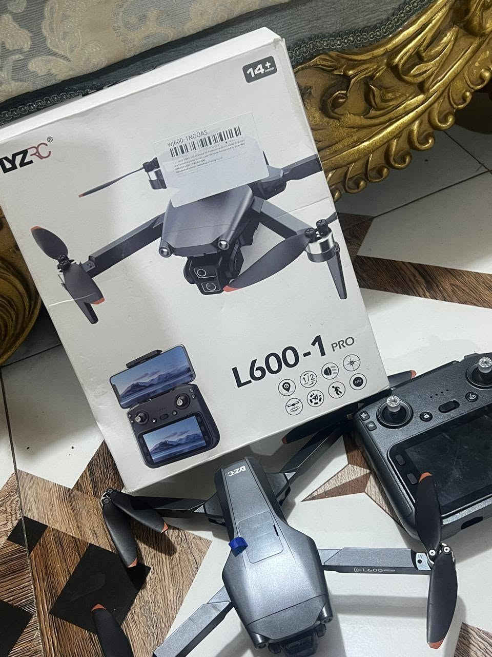 سلام عليكم درون
L600 pro
البطارية وياه وحد 

وقت طيران 30 _35دقيقة 

دقة عالية حلوة

درون أثقل وأكبر ومحركانه أقوى L600 pro

إرتفاع 300_400

مدى3 كيلو متر

 رجع تلقائي و جي بي اس بيها

دقتها 1080

السعر 155وبيها مجال الطيبين 

مكاني كربلاء المقدسة توصيل ماكو

هذا رقمي بي واتساب ***********
