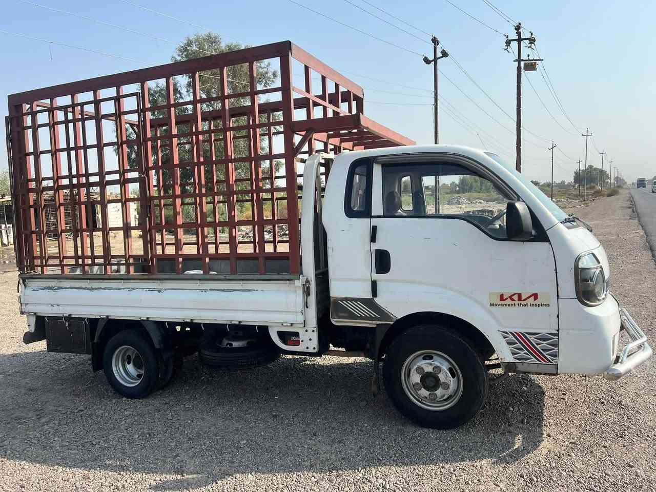 كيا فحل موديل ١٤ للبيع او المراوس ب فحل احد
رقم بغداد بسمي تحميل مباشر 

سيارة محرك بي بخار  
صدر نص عمر 
سيارة محورة تاير ١٤ 
خزان كاز ١٢٠ لتر 
سنوية ساقطة 
بيها مكان بارد 
الدوس الأيمن خايسة وبدلتها 
***********
سعر البيع ١١٠ وبيها مجال بسيط 
مكاني بغداد الاعظمية 

بدون محجر  وبدون صناديك
