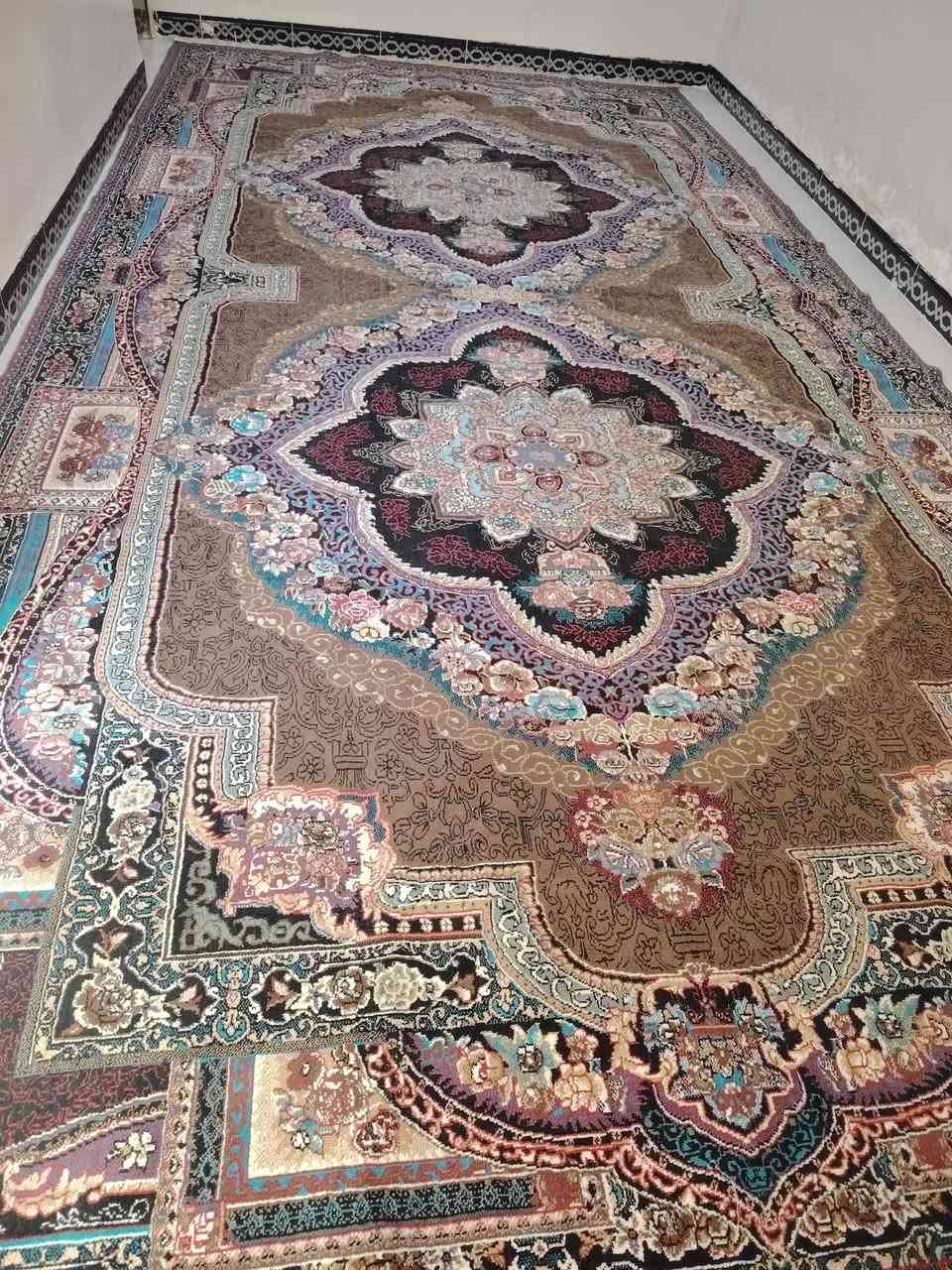 فرش كاشان اصلي جديد استخدام قليل قياسه ٣ * ٦ السعر ٩٠ الف وبي مجال
***********
