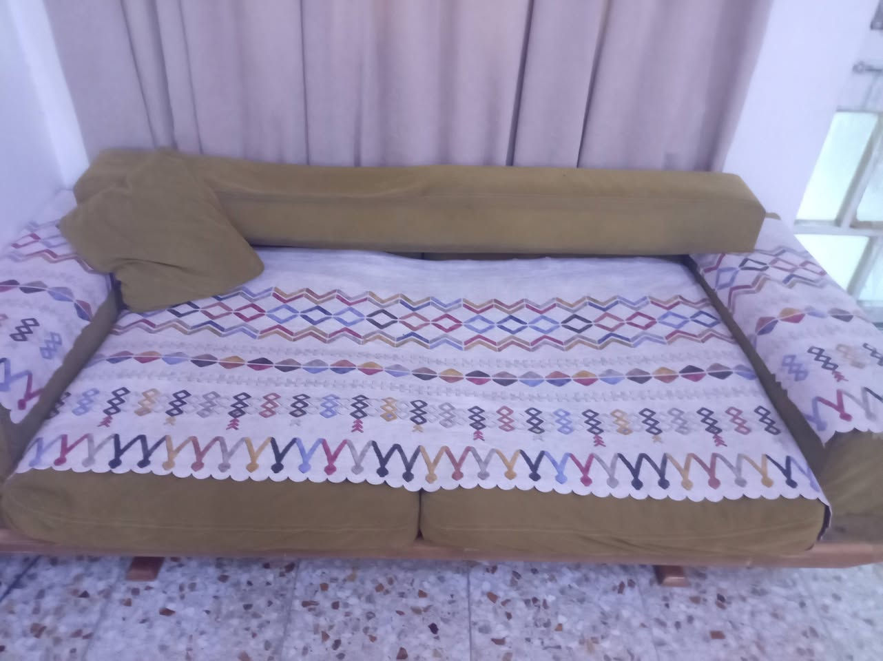 السلام عليكم تخم ٦مقاعد للبيع التخم تركي سعره ٥٠ الف قفل
